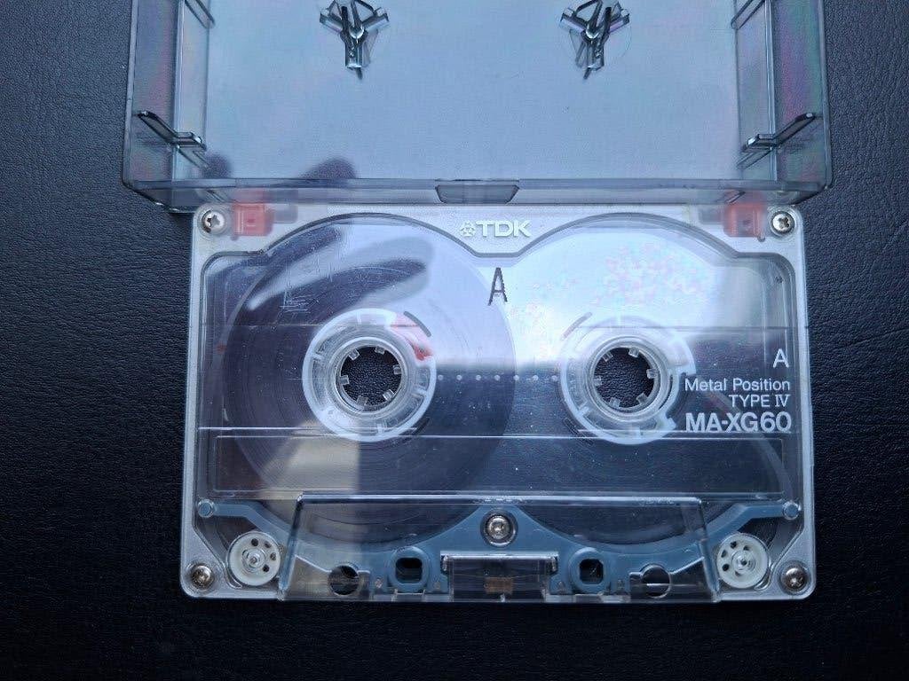 Lot de 12 cassettes collector, Enlèvement ou Envoi, Utilisé, 2 à 25 cassettes audio, Avec boîte de rangement, étagère ou coffret