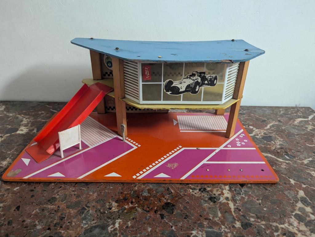 Vintage houten garage voor kinderen, Kinderen en Baby's, Speelgoed | Houten speelgoed, Gebruikt, Overige typen, Ophalen