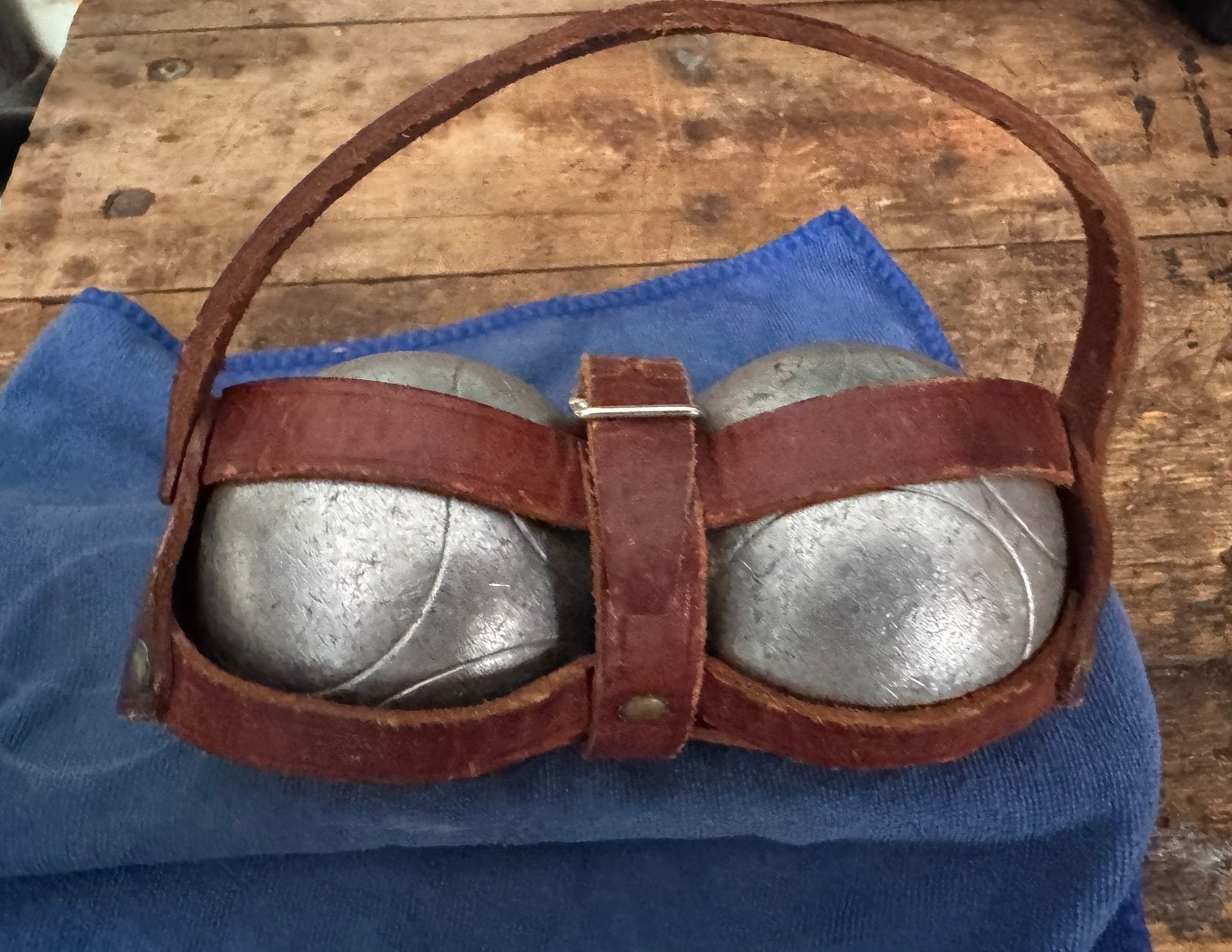 2 Vintage Jd ballen in leder zakje  75’’ en 710 gr, Sport en Fitness, Overige Sport en Fitness, Ophalen of Verzenden, Zo goed als nieuw