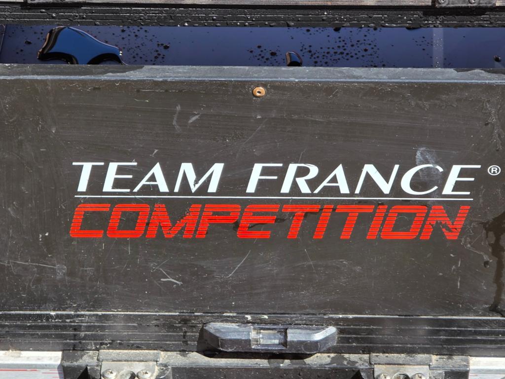 STATION TEAM FRANCE COMPLET, Enlèvement