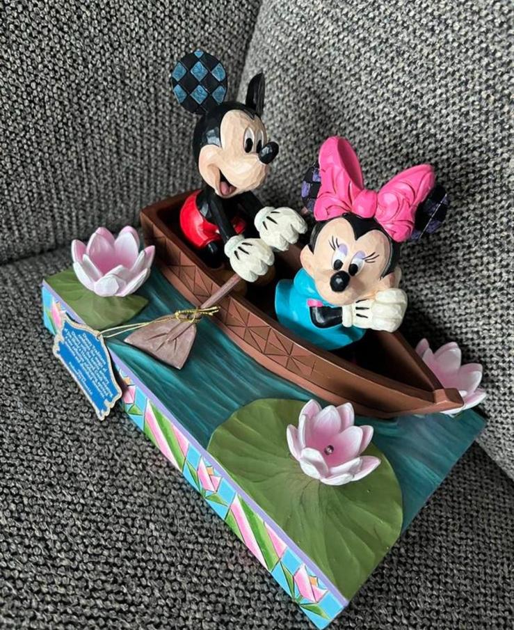 Jim shore mickey en minnie in a rowboat met licht, Enlèvement, Comme neuf, Statue ou Figurine