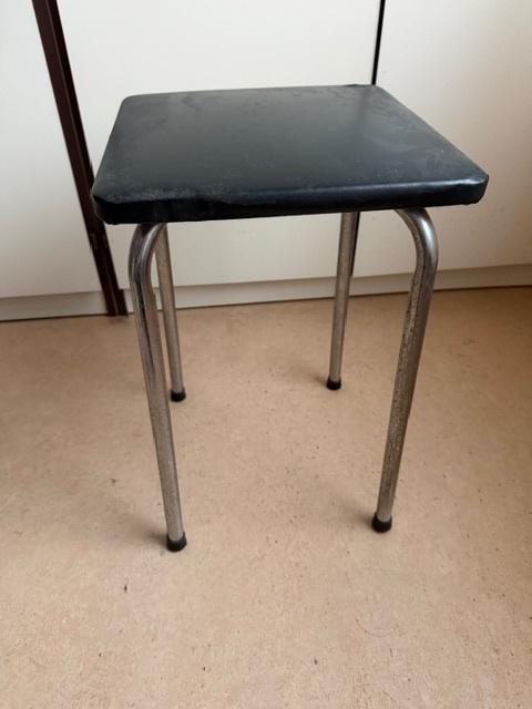 Metalen tabouret - 45cmx29cmx29cm (nr4983), Huis en Inrichting, Ophalen, Zo goed als nieuw, IJzer
