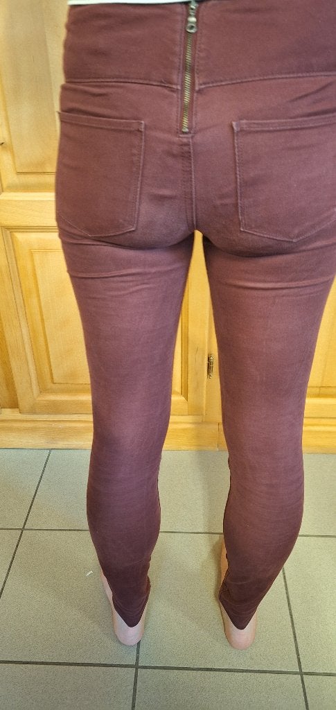 Broek uit bordeauxrood Stukmaat XS, PIECES, Ophalen of Verzenden, Gedragen, Maat 34 (XS) of kleiner
