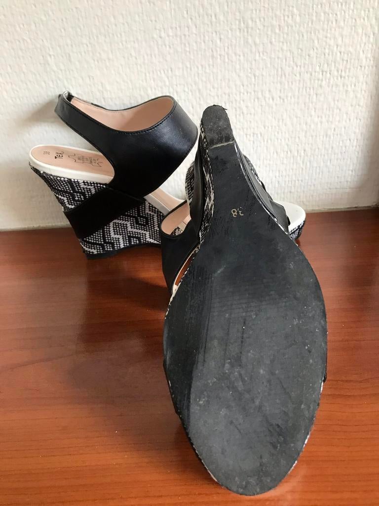 Sandales noires et blanches., Enlèvement, Comme neuf, Noir
