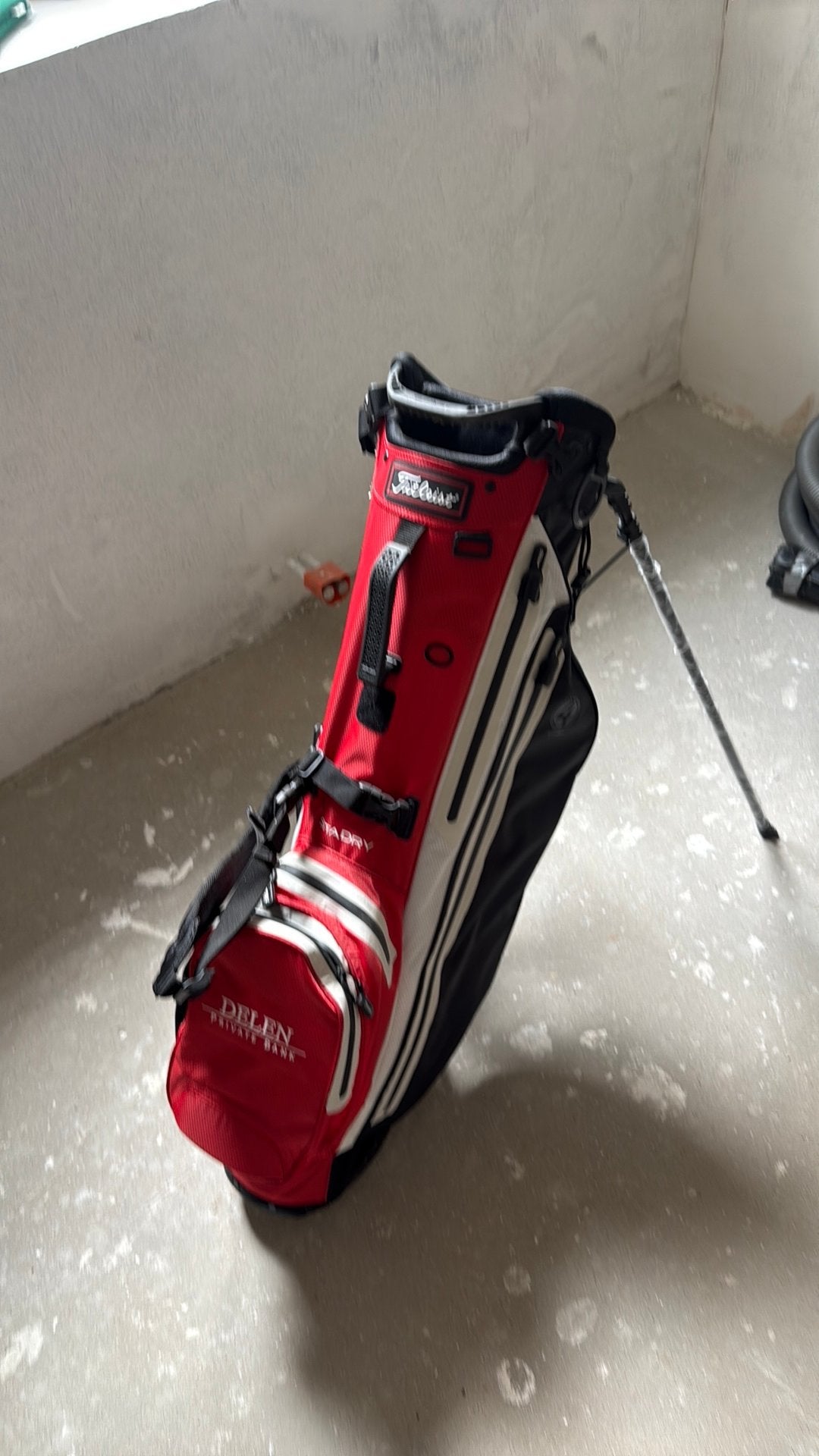 TITLEIST NIEUWE golftas met statief, Sport en Fitness, Golf, Ophalen of Verzenden, Zo goed als nieuw, Tas