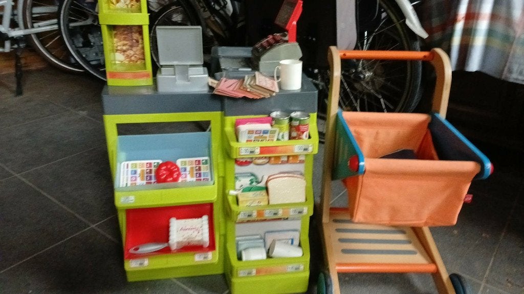 Winkeltje te koop met kar, nette staat, Ophalen, Gebruikt, Jongen of Meisje