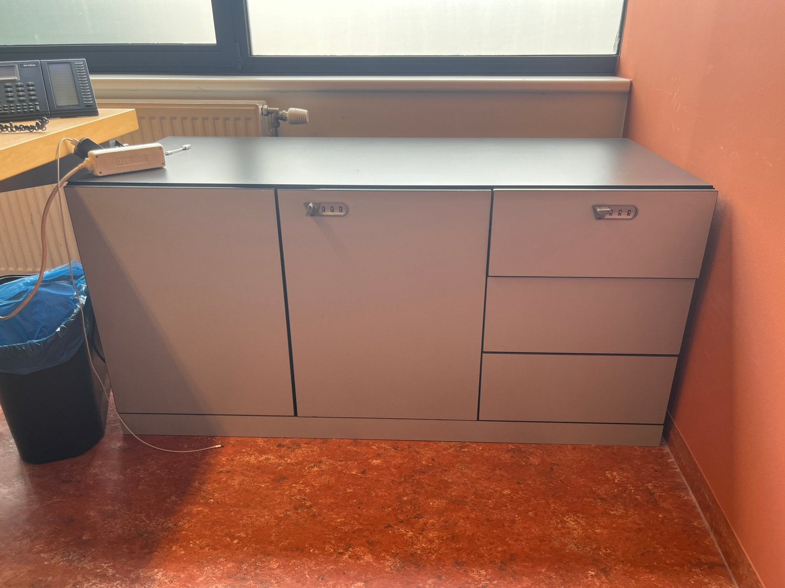 Lage bureaukast van Bulo, Ophalen, Gebruikt