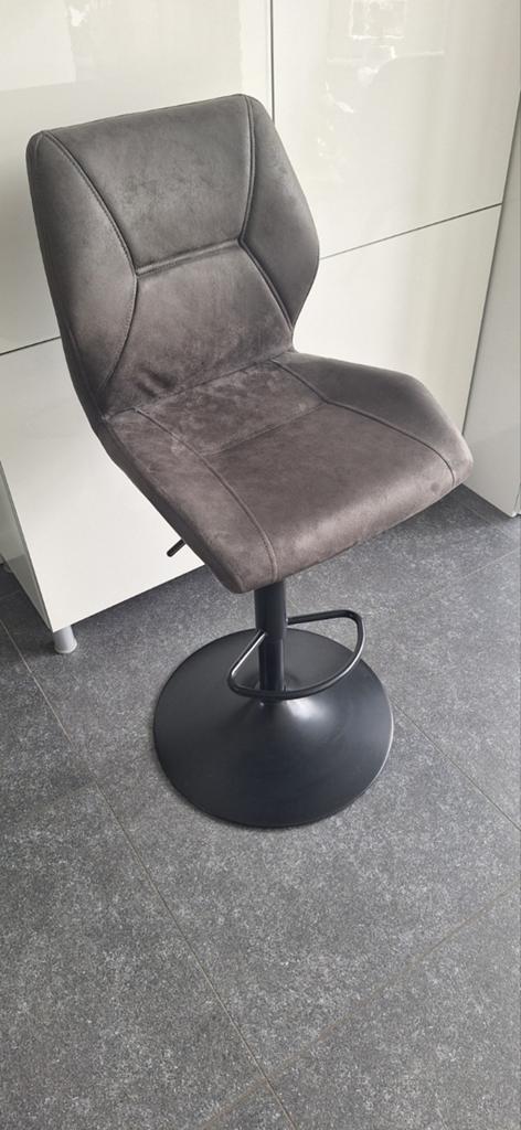 Barkruk met pomp / barstoel met pomp, Ophalen
