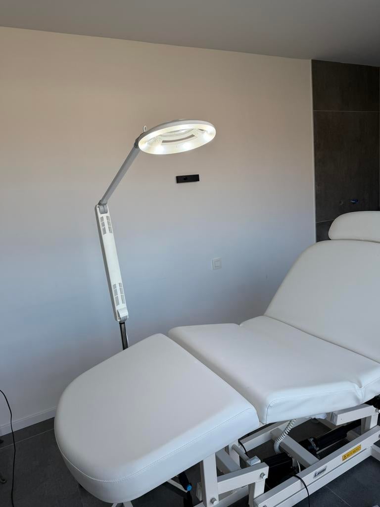Verzorgingstafel, loupelamp op statief, hotstone set, Enlèvement, Utilisé