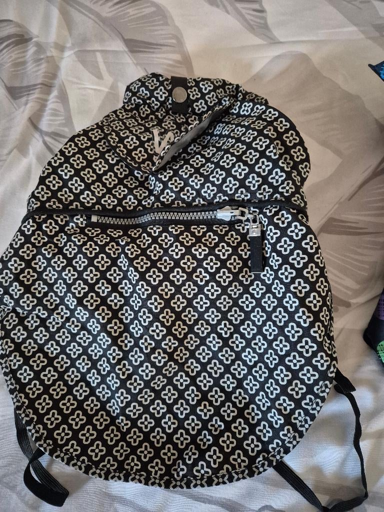 Hondenjassen / truitjes en Draagbag van Paws (3–5 kg), Ophalen, Zo goed als nieuw, Hondenjas