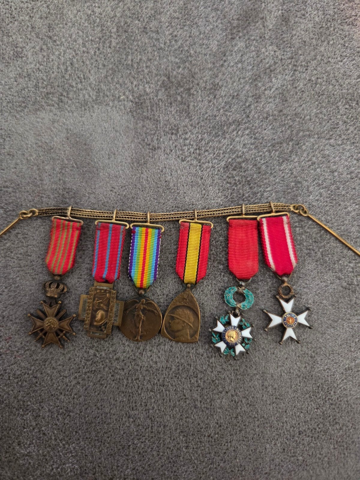 Miniatuur medailles ketting, Verzenden