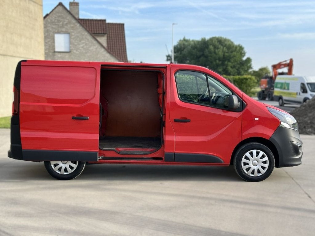 Opel Vivaro 2018 1.6 CDTI 125000km Navi Parkeersens Trekhaak, Auto's, Bestelwagens en Lichte vracht, 4 deurs, USB, 2000 kg, Bedrijf