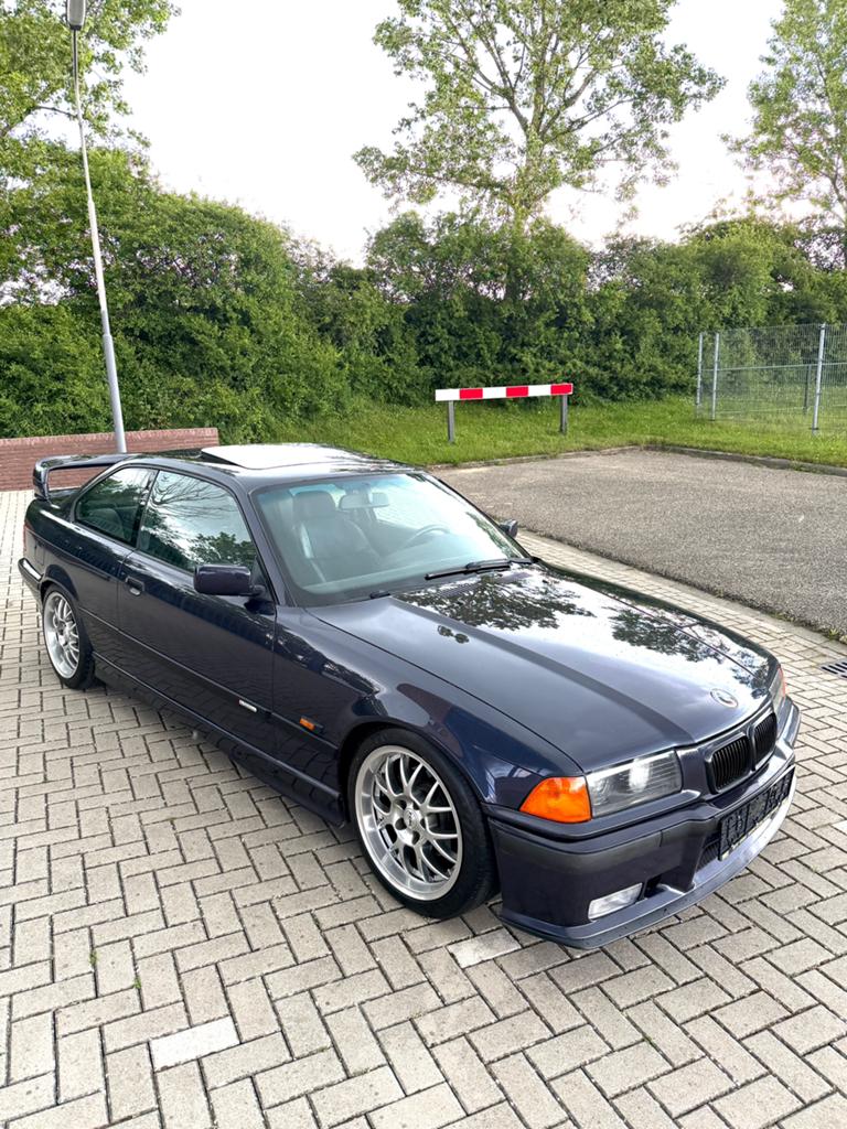 E36 320i 1994(Oldtimer) M-Pakket Madeira Violet!! DTS/M3, Auto's, 1998 cc, Achterwielaandrijving, Overige kleuren, Leder en Stof
