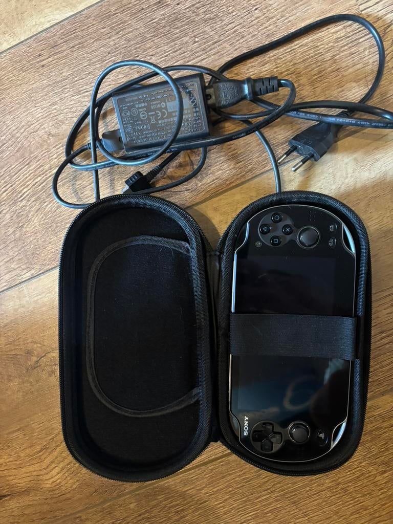 Ps vita, Games en Spelcomputers, Ophalen, Zo goed als nieuw
