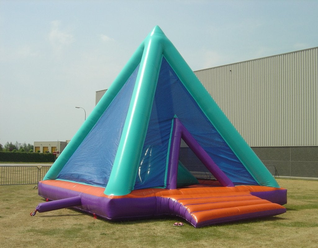Professioneel piramide springkasteel – 8 x 8 x 5 m, Ophalen, Gebruikt