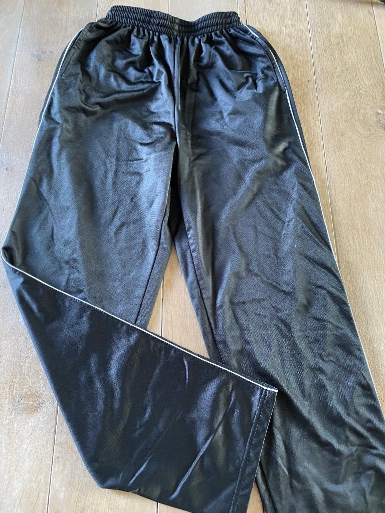 zwarte  trainingsbroek smal, Ophalen of Verzenden
