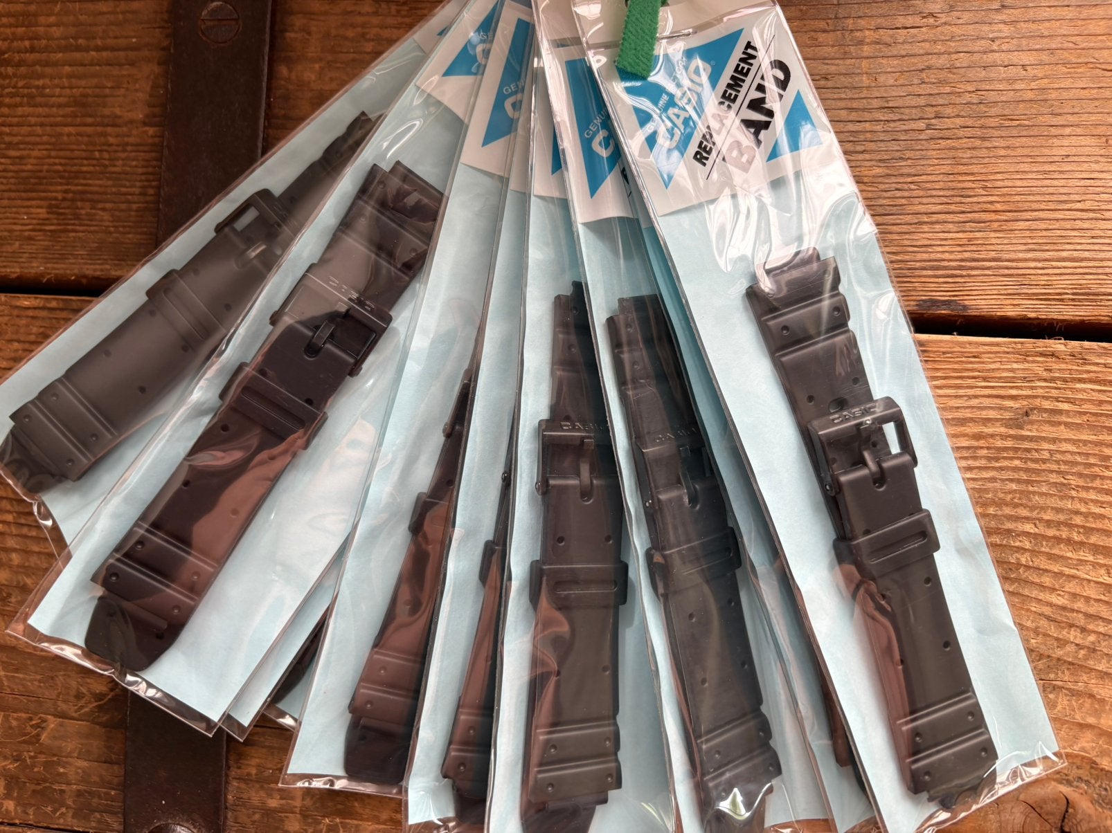 CASIO 51 BRACELETS NEUFS VINTAGE JP200 BP100 + autres modèle, Enlèvement ou Envoi, Étanche, Neuf, Noir