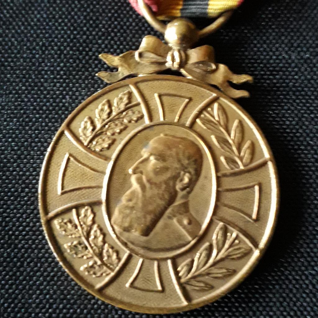 Medailles militaires belges et francaises, Collections, Enlèvement ou Envoi, Armée de terre, Emblème ou Badge