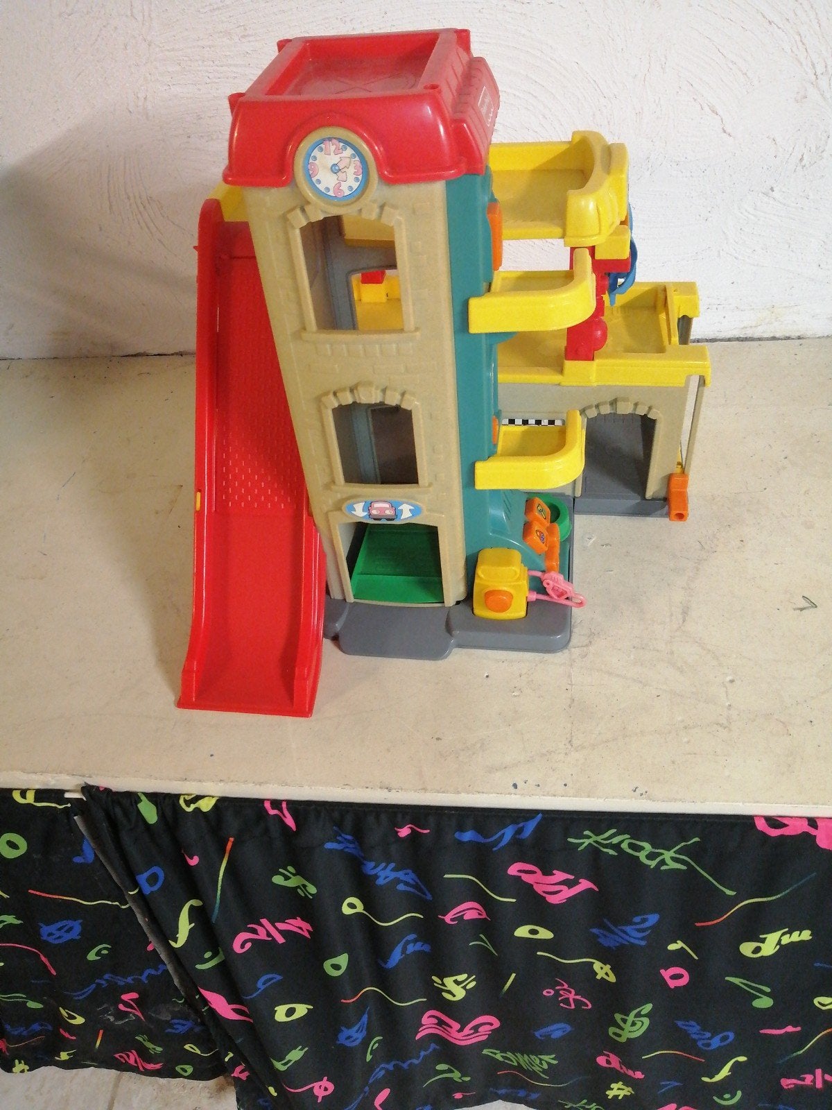 garage Fisher  Price, Enfants & Bébés, Jouets | Fisher-Price, Enlèvement, Utilisé, Autres types