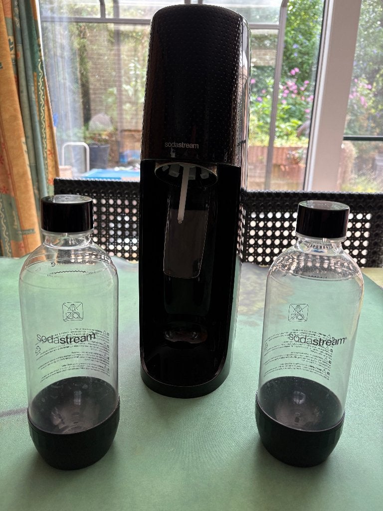 Sodastream toestel met twee flessen, Electroménager, Machines à eau pétillante, Enlèvement ou Envoi, Comme neuf