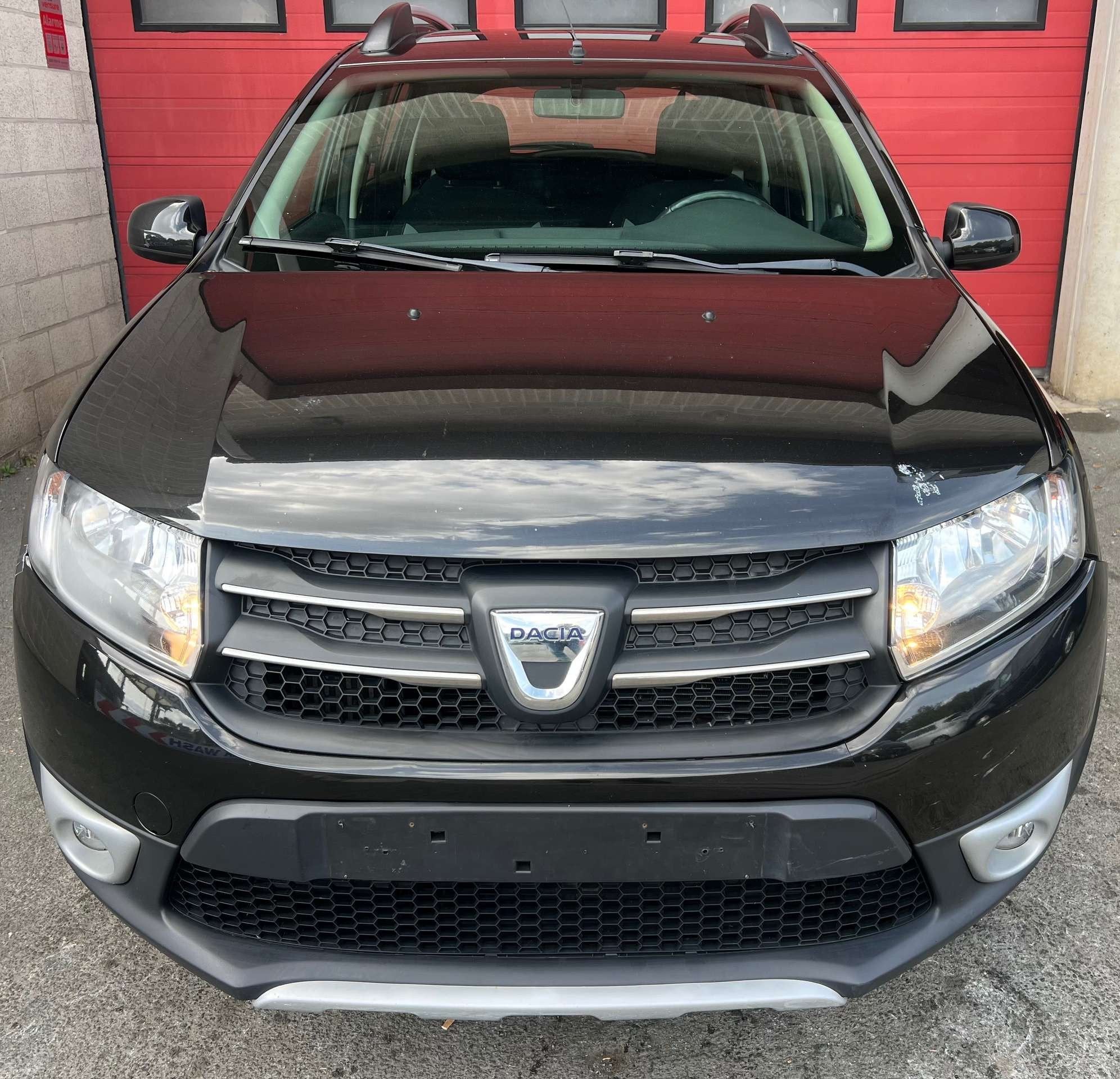 Dacia Sandero Stepway 0.9 TCe + CLIM (bj 2015), Auto's, Dacia, Start-stop-systeem, Gebruikt, Zwart, Bedrijf