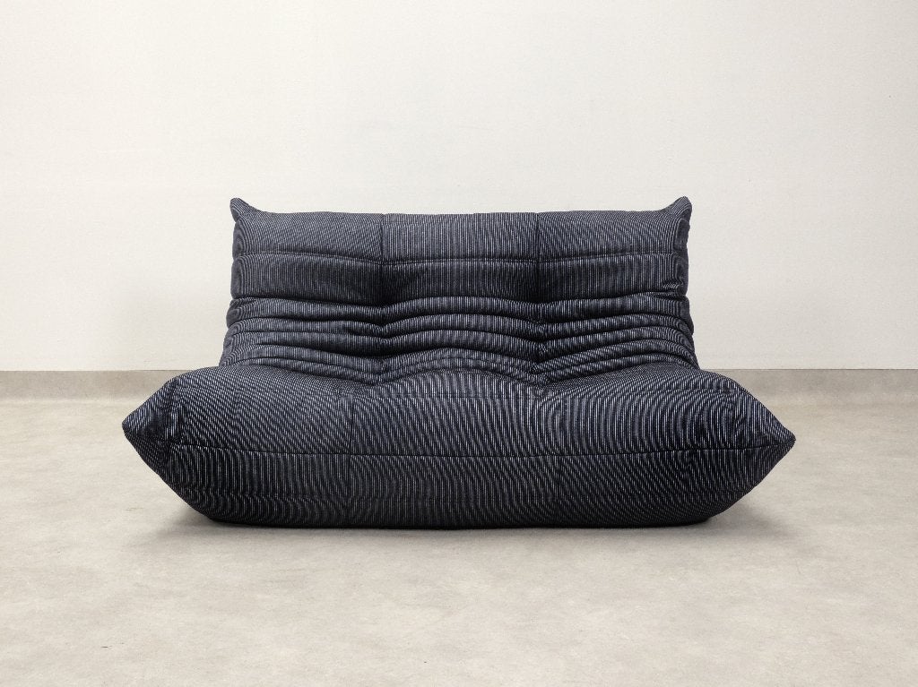 Ligne Roset Togo - 2 seater - blue pinstripe fabric, Huis en Inrichting, Ophalen of Verzenden, Stof