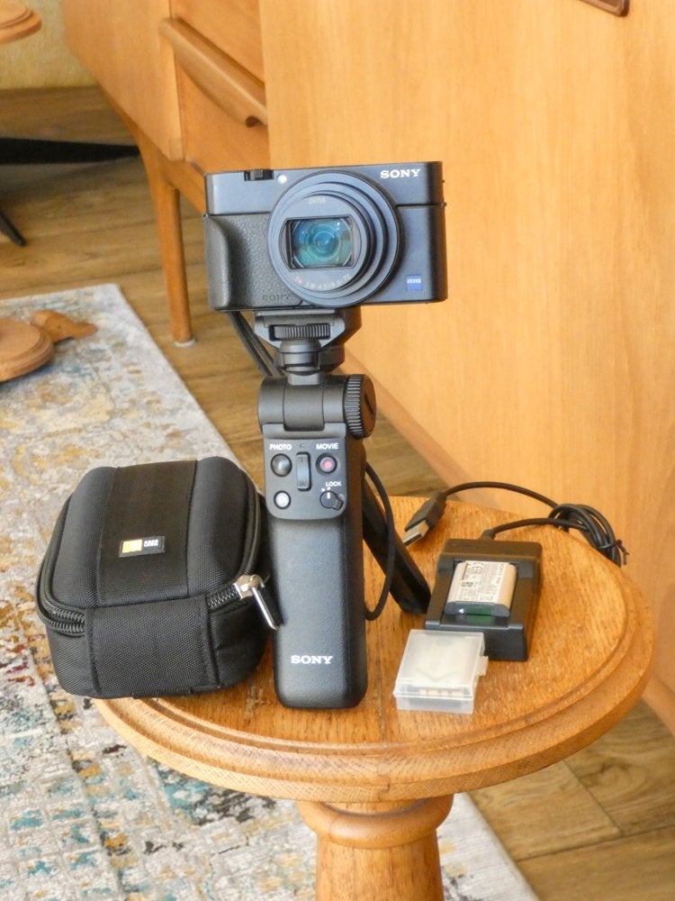 Sony RX100 VII et accessoires, TV, Hi-fi & Vidéo, Neuf, 20 mégapixels, Enlèvement ou Envoi, Batterie