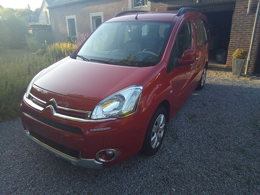Citroën berlingo prête à immatriculé, Autos, Rouge, Achat, Boîte manuelle, 5 portes