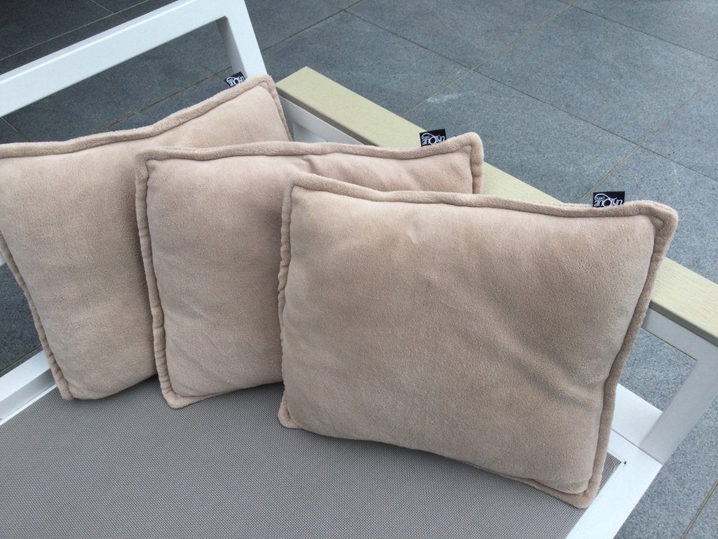 Kussens, 3 stuks voor 6€ met vulling en rits., Gebruikt, Beige, Inclusief binnenkussen, Ophalen of Verzenden
