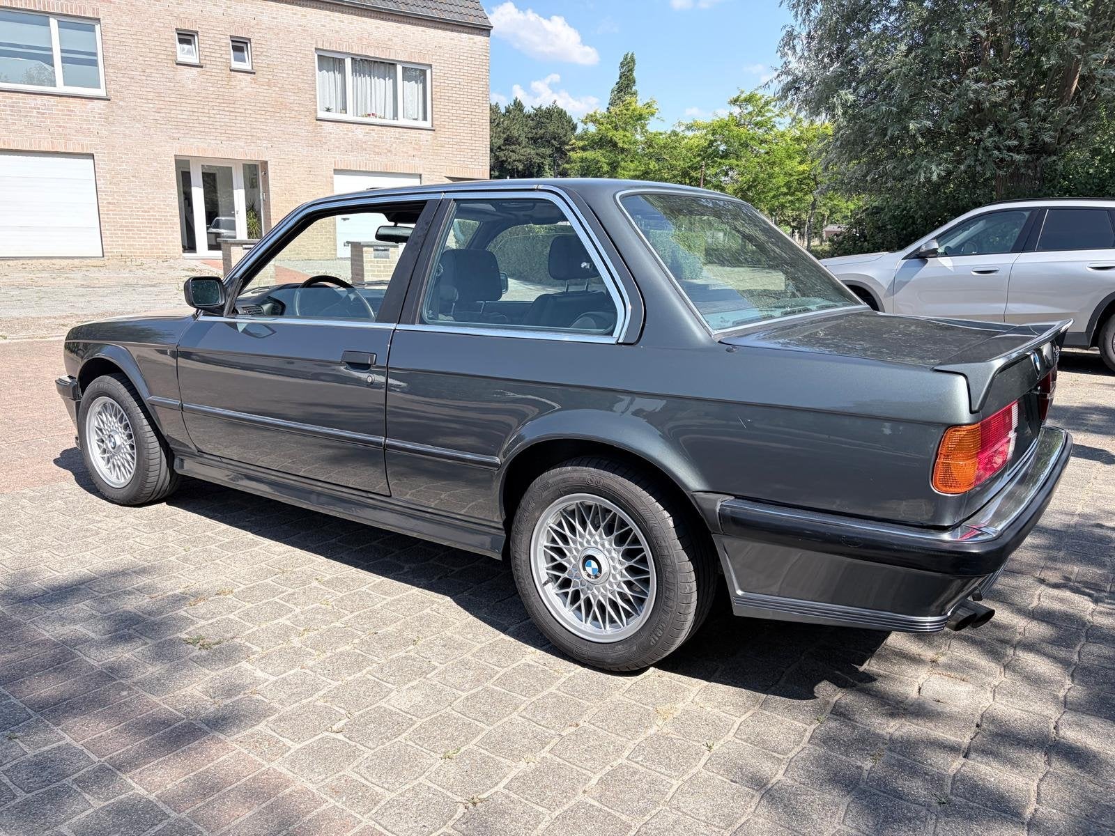 BMW 325 - E30 - Slechts 145000 km - Collectors item, Auto's, 2500 cc, 4 zetels, Bedrijf, Handgeschakeld