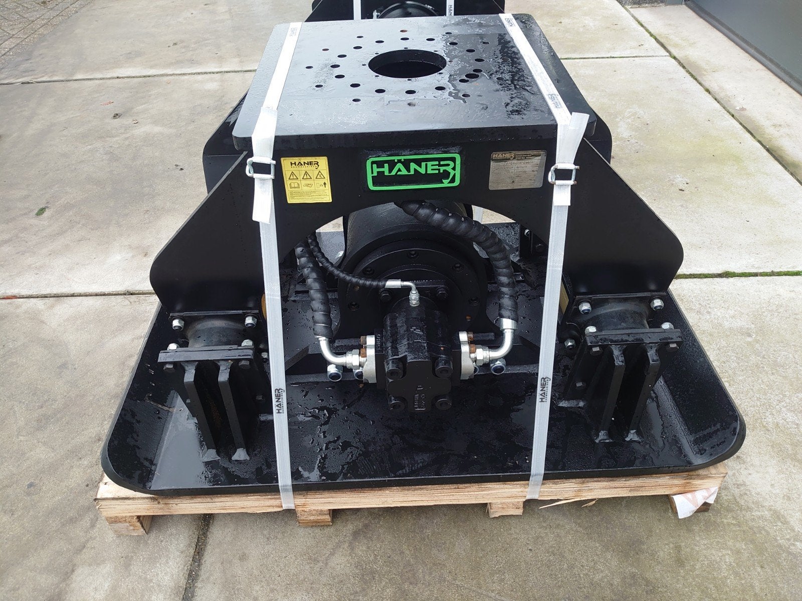 Häner HPC 1500A plaatverdichter, Ophalen, Graafmachine