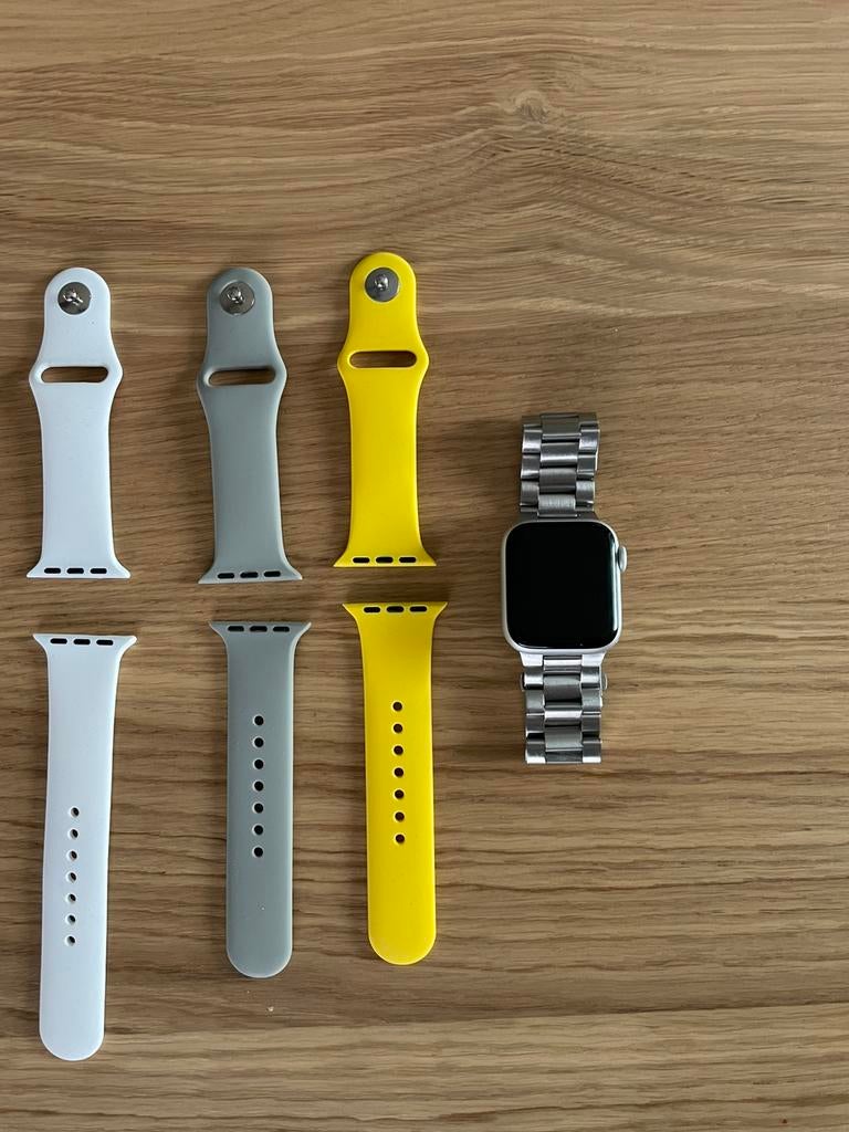 Apple watch 6 Nike editie - 40 mm, Handtassen en Accessoires, Smartwatches, Ophalen, Zilver