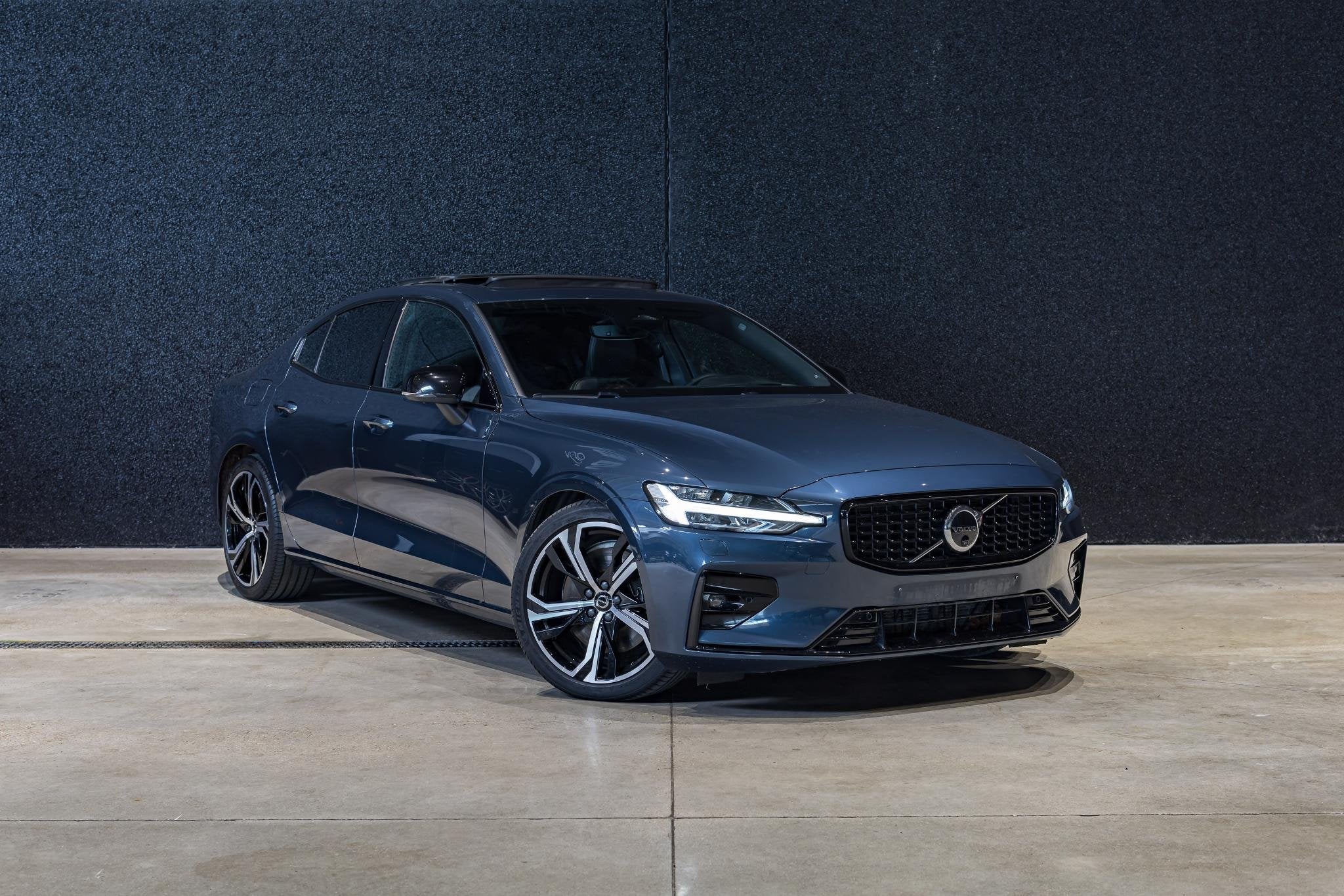 Volvo S60 B5 Ultimate Dark Aut. (automatique), 250 ch, 1800 kg, 4 portes, S60