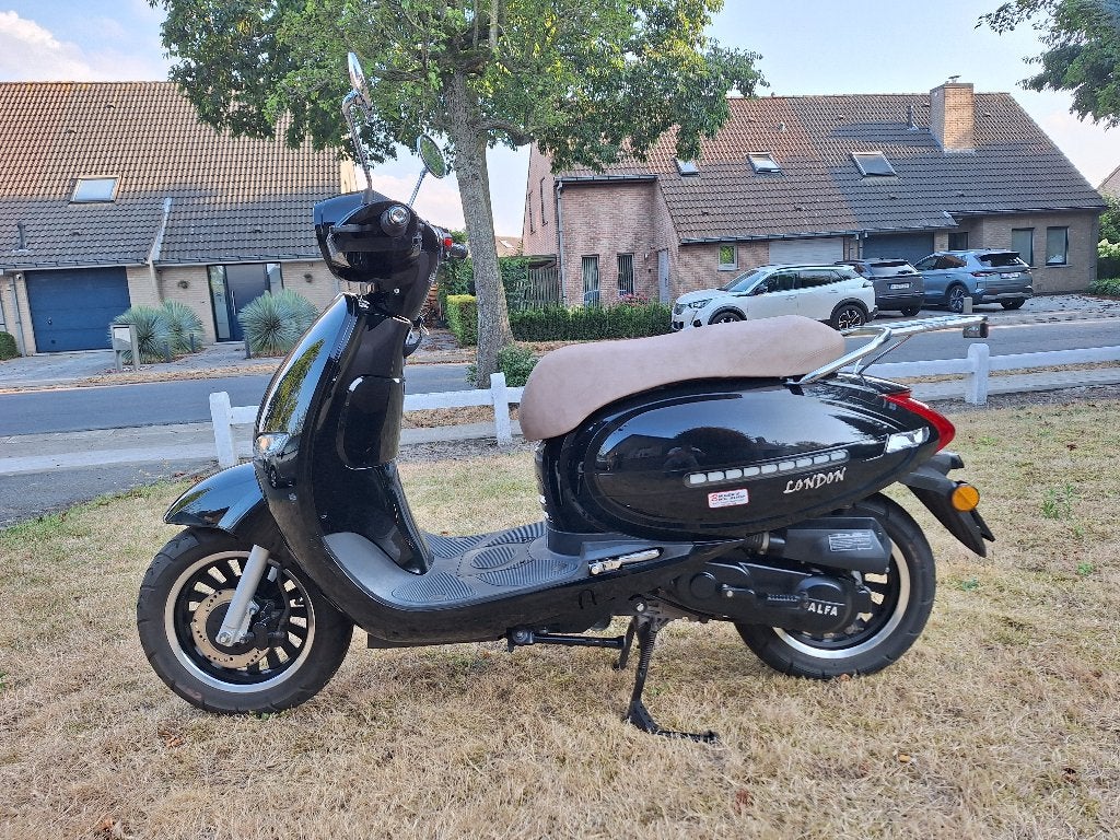 ALFA 'LONDON' - 9888  KM - 1 ste EIGENARES - PERFECTE STAAT!, Ophalen, Klasse A (25 km/u), Zo goed als nieuw, Benzine