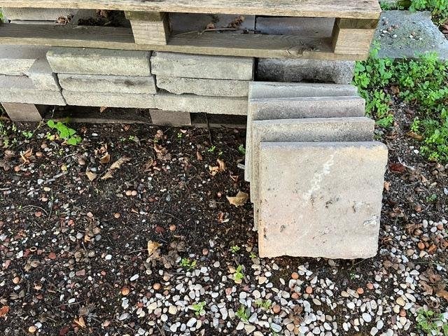 GRATIS : Betontegels, Doe-het-zelf en Bouw, Ophalen, Gebruikt, Steen of Klei, Minder dan 50 cm