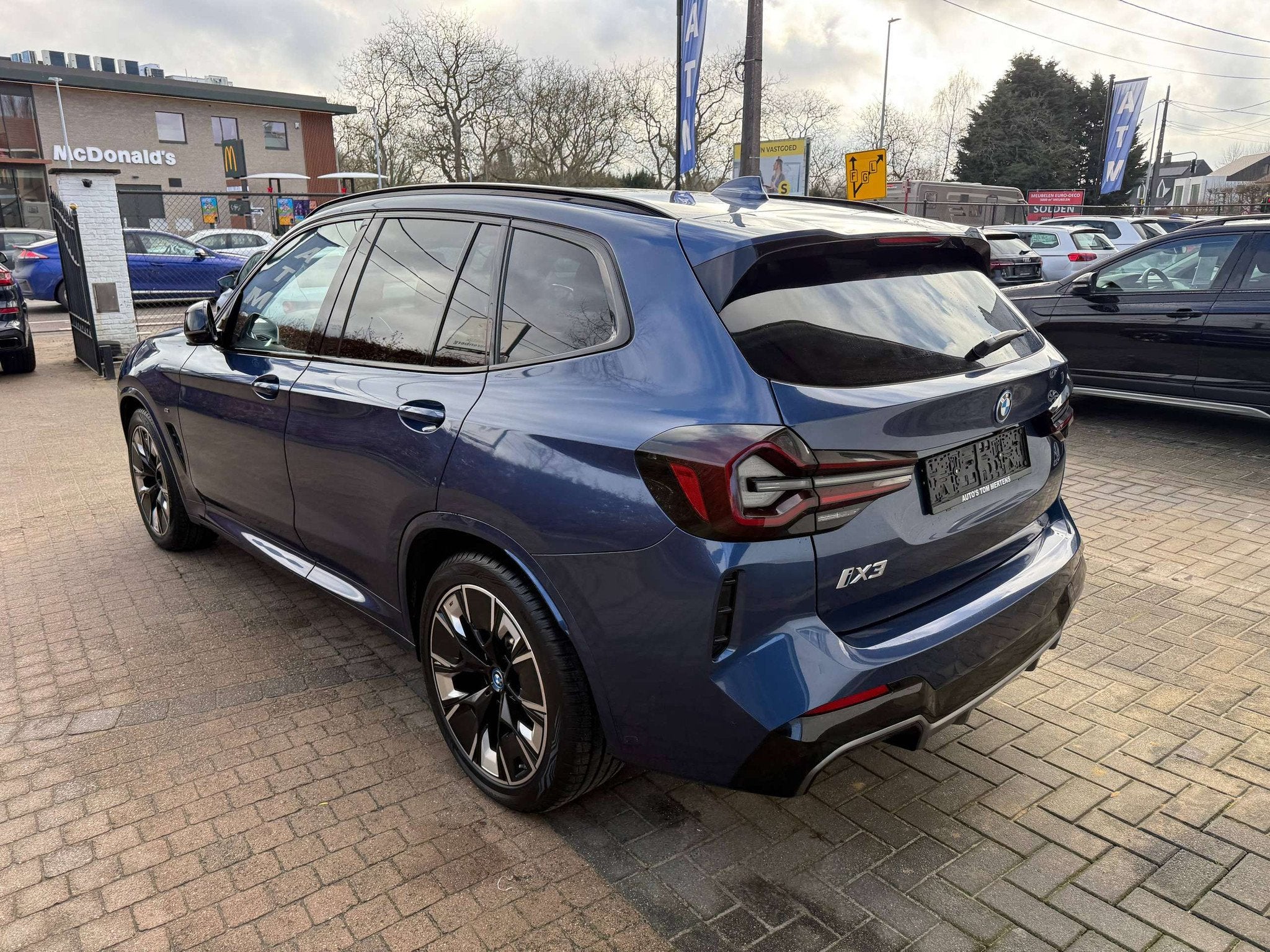 BMW iX3 iX3 M 80 kWh /Pano dak/Head-up/El zet/Har. kardon, Autos, Cuir, Phares entièrement LED, Entreprise, Noir
