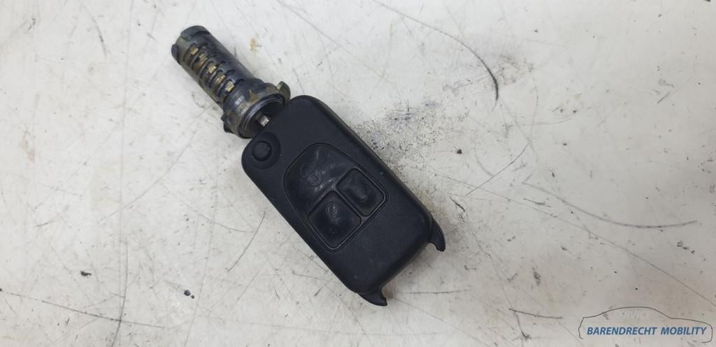 Contactslot met 3 knops sleutel Mercedes ML W163 1637602506, Gebruikt, Mercedes-Benz AG, Mercedes-Benz, Mercedesstrasse 120
70372  Stuttgart, DE