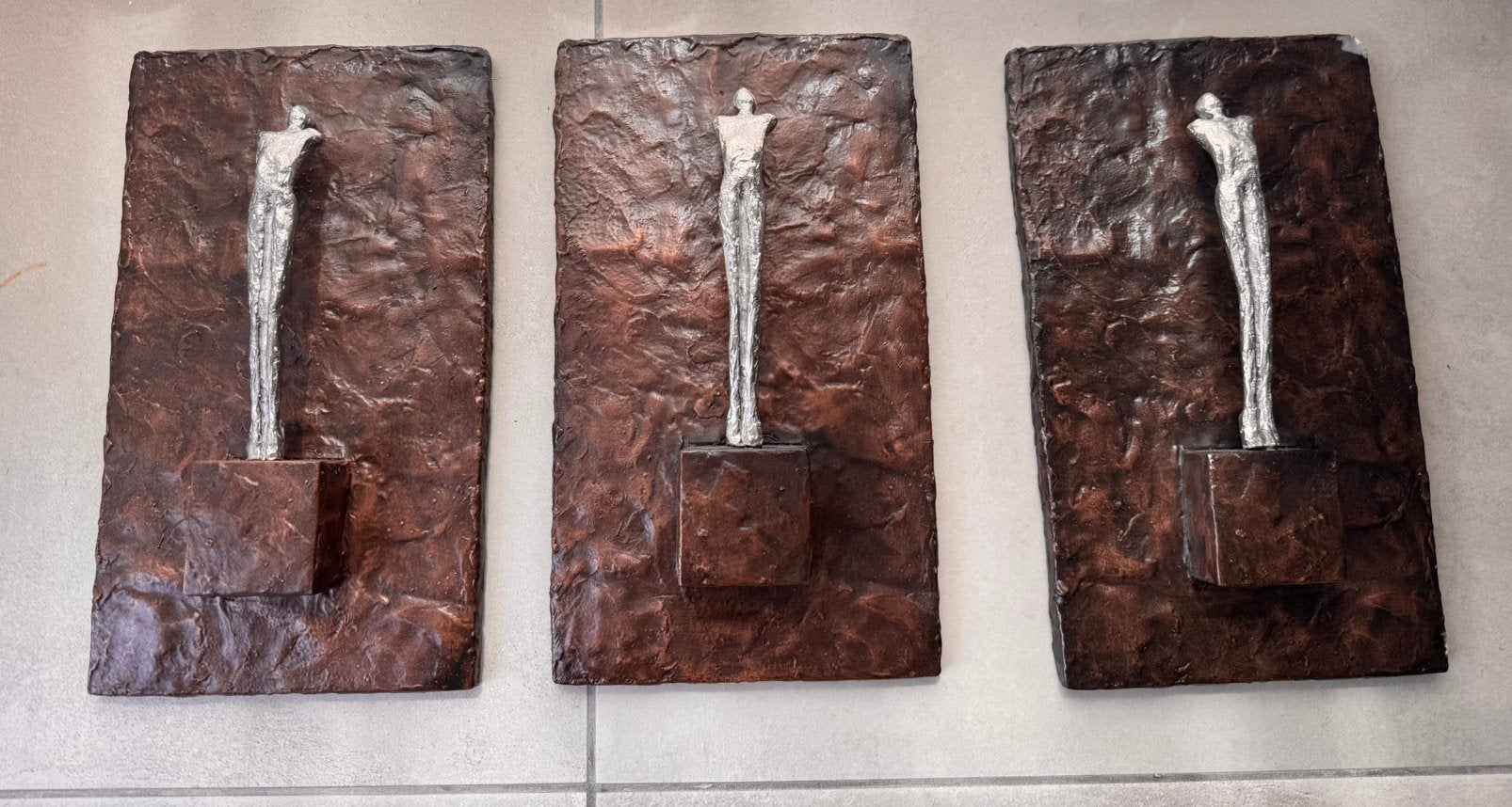 Drie beelden wanddecoratie verbronsd, Enlèvement, Décoration murale