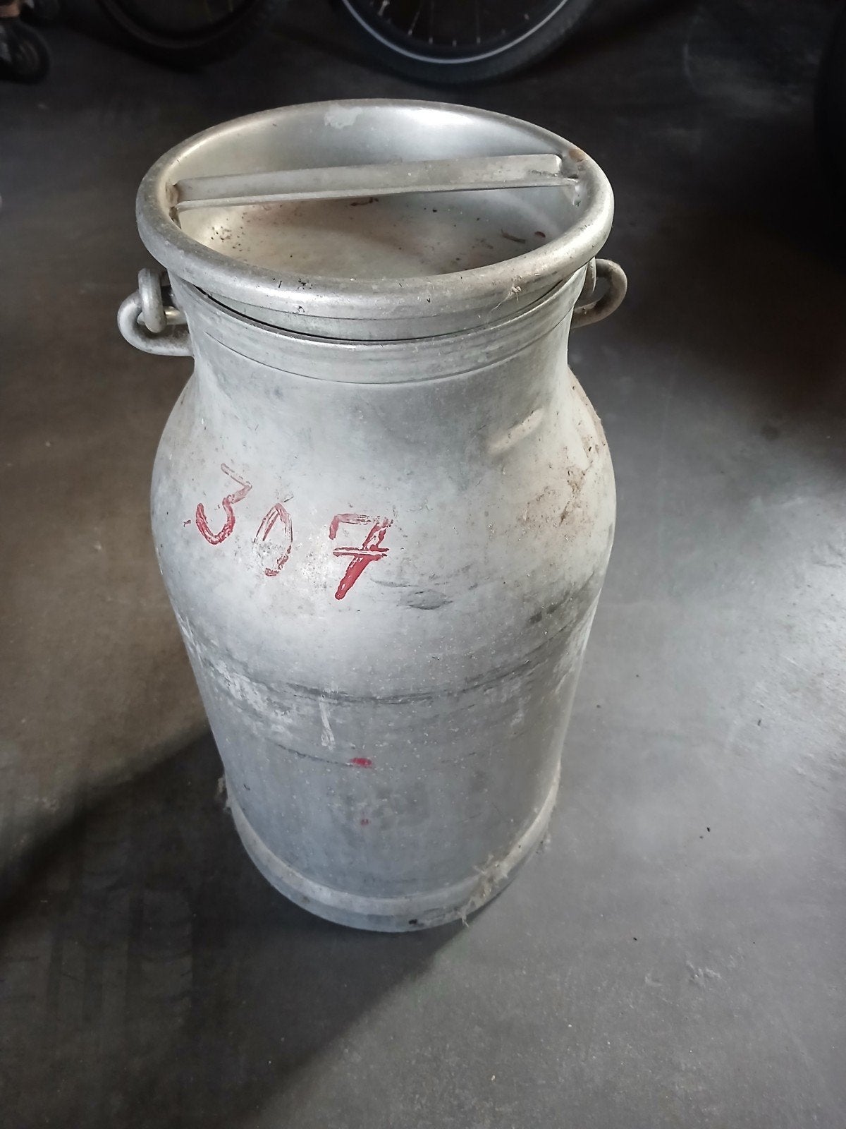 Vintage metalen melkkan, Ophalen, Gebruikt