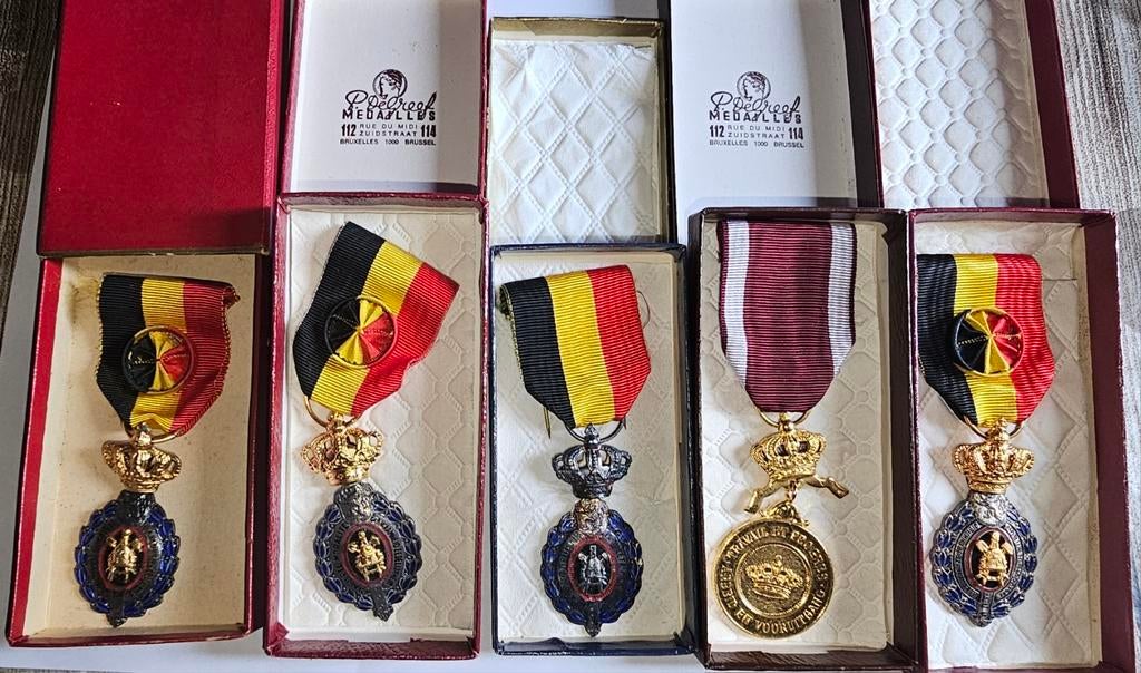 Eretekens van de arbeid, Verzamelen, Ophalen of Verzenden