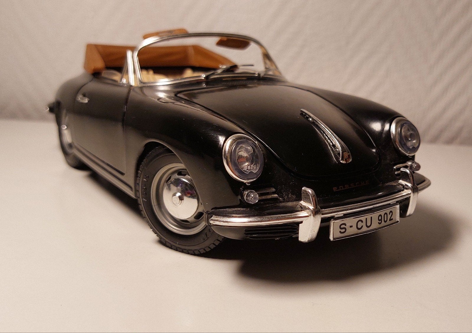 Burago Porsche 356 B 1961 noire avec intérieur beige 1/18. ?, Hobby & Loisirs créatifs, Voitures miniatures | 1:18, Enlèvement ou Envoi