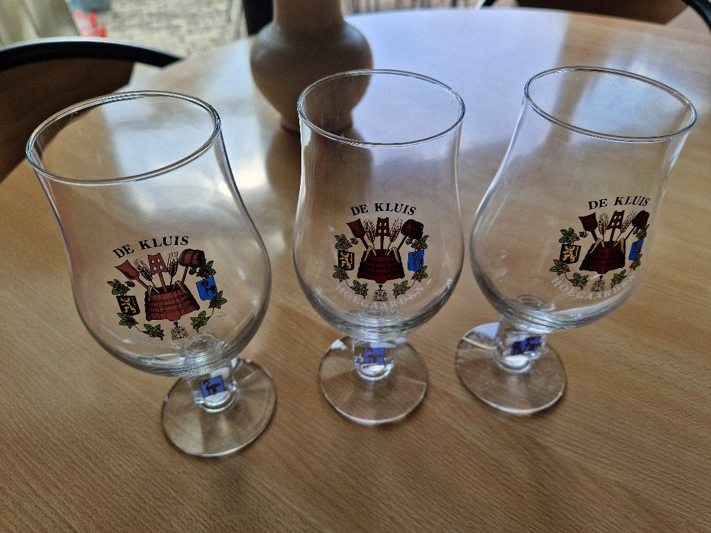 5 glazen Hoegaarden, Ophalen