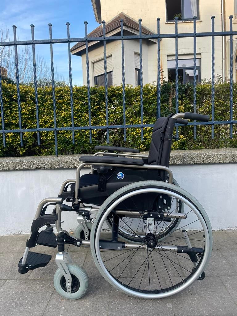 Chaise roulante pliable Vermeiren V300 état neuf, Enlèvement ou Envoi, Pliant, Comme neuf, Fauteuil roulant manuel