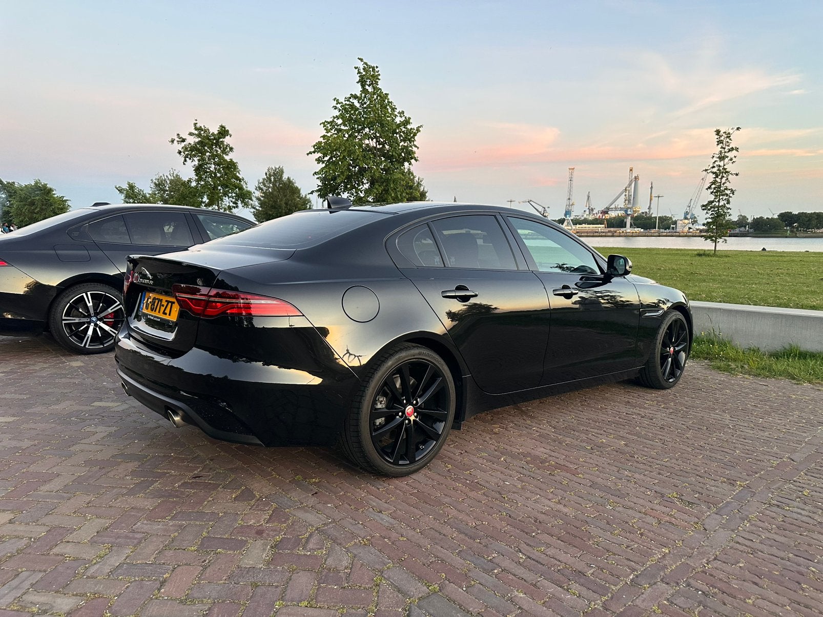 Jaguar XE 2.0 P250 Automaat 2020, Auto's, Jaguar, Automaat, Achterwielaandrijving, Zwart, Leder