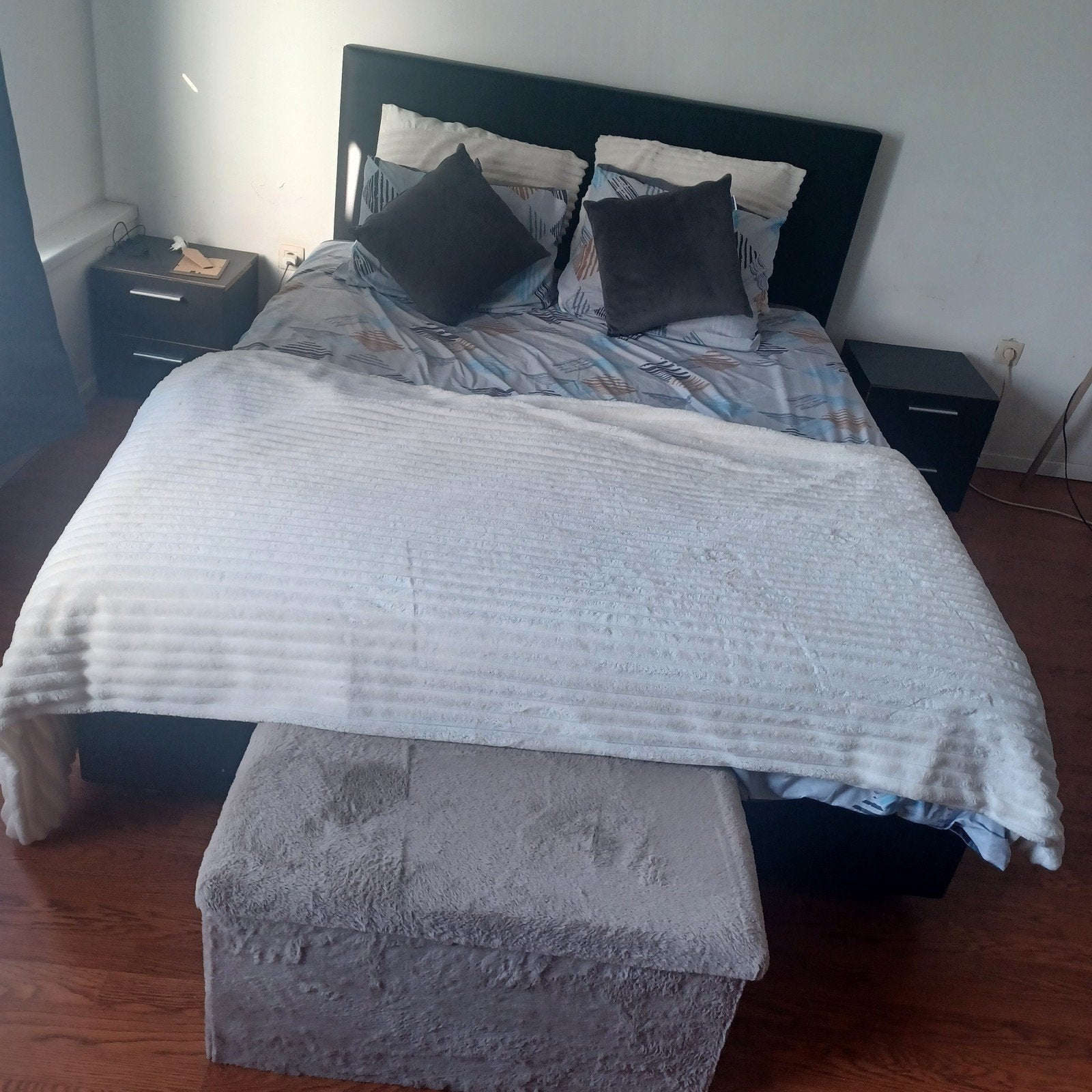 bed met nachtkastjes gratis nu ophalen, Huis en Inrichting, Ophalen, Zwart