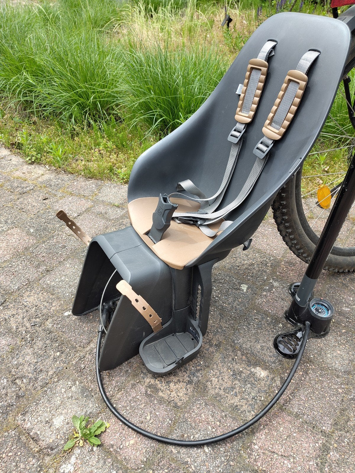 Fietsstoeltje urban Iki, Fietsen en Brommers, Fietsaccessoires | Fietsstoeltjes, Ophalen