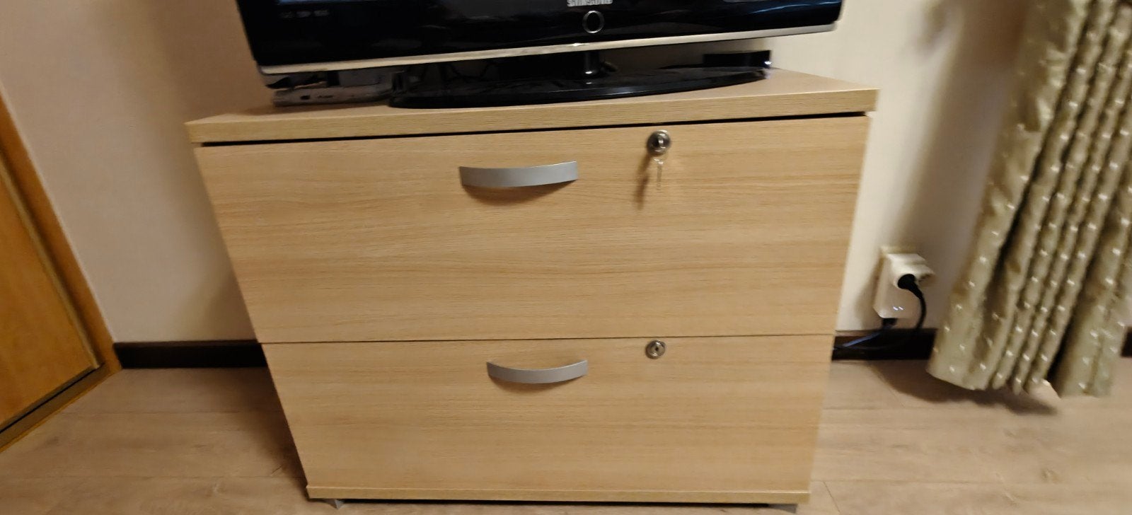 Samsung LCD TV + Commode Kast, Audio, Tv en Foto, Overige Audio, Tv en Foto, Ophalen, Gebruikt