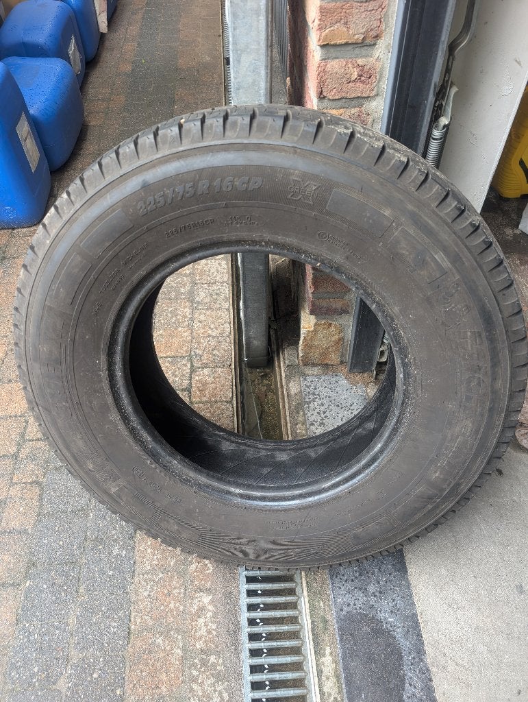 Michelin Agilis 225/75R16 CP 116Q M+S, Ophalen, 16 inch, All Season, Band(en)