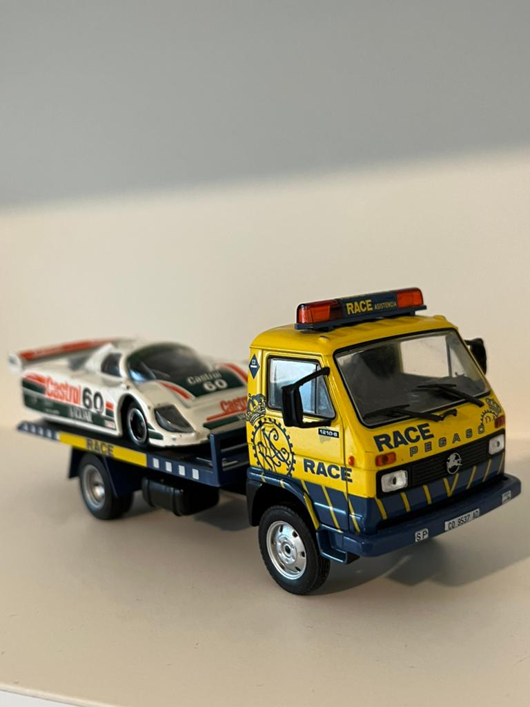 Takelwagen race assist( Pegaso) 1:43 +  Jaguar Castrol., Enlèvement ou Envoi, Utilisé