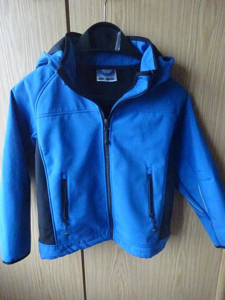 Veste Softshell garçon taille 10 ans - 140 bleue - capuchon, Enlèvement ou Envoi, Utilisé, Garçon, Pull ou Veste